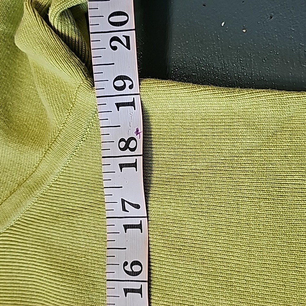 CARLISLE Cardegan sweater, size medium, ‎ green. 70% silk, 20% cotton 10%. - Picture 8 of 8